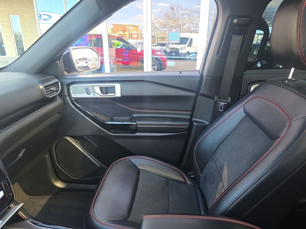 Certified 2023 Ford Explorer ST-Line w/ Class IV Trailer Tow Package AWD/4WD image 32