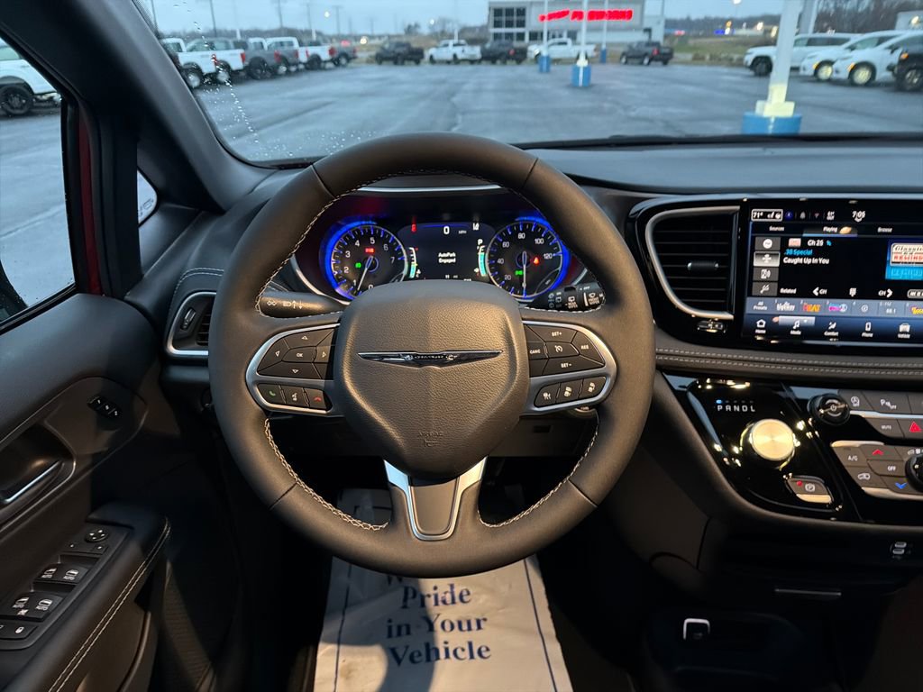 New 2026 Chrysler Pacifica Select image 13