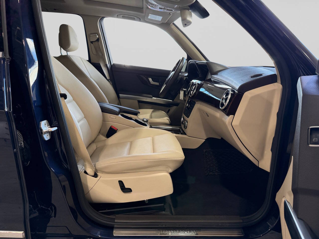 Used 2015 Mercedes-Benz GLK 350 4MATIC w/ Premium 1 Package image 17