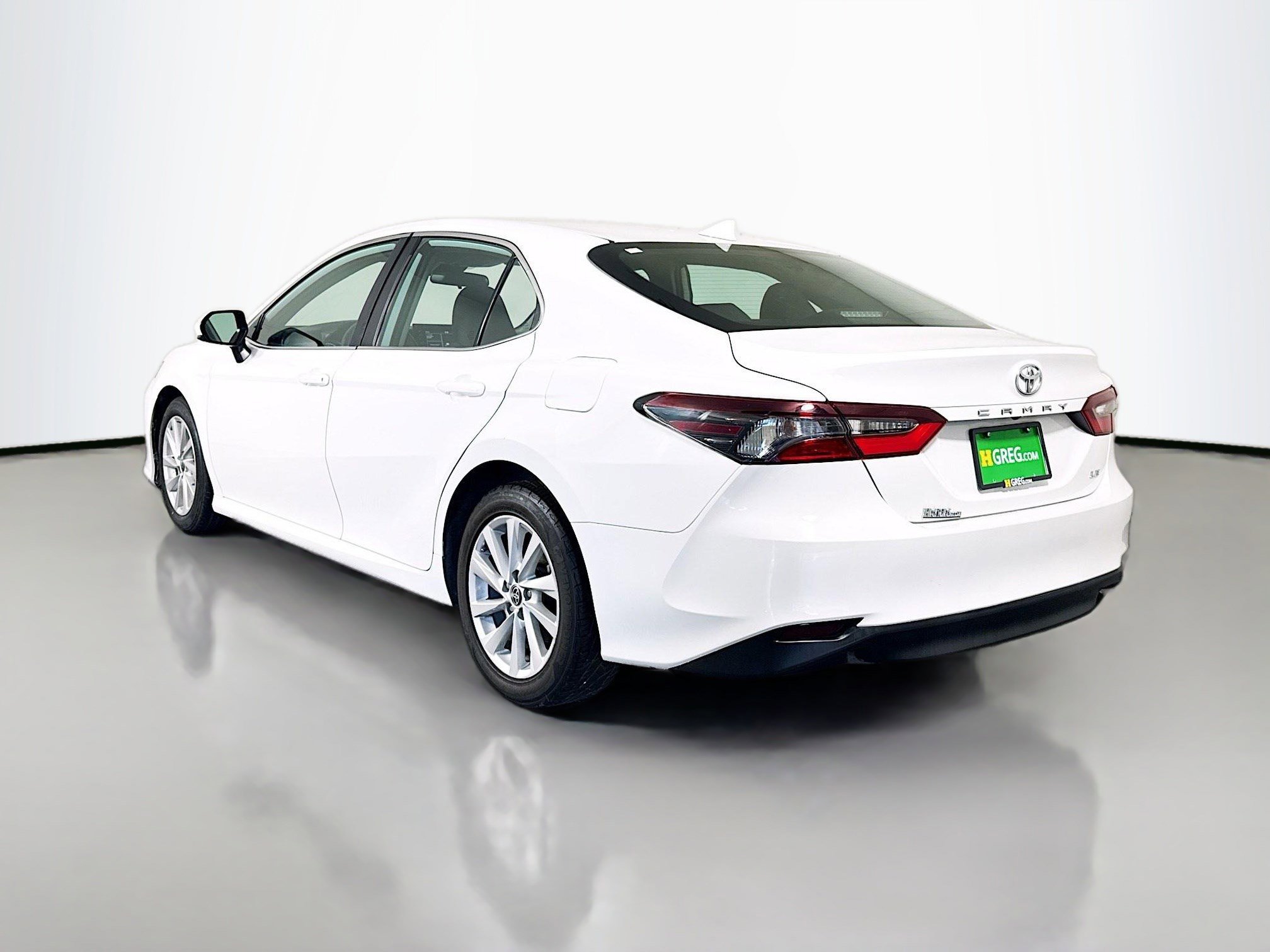 Used 2022 Toyota Camry LE image 7