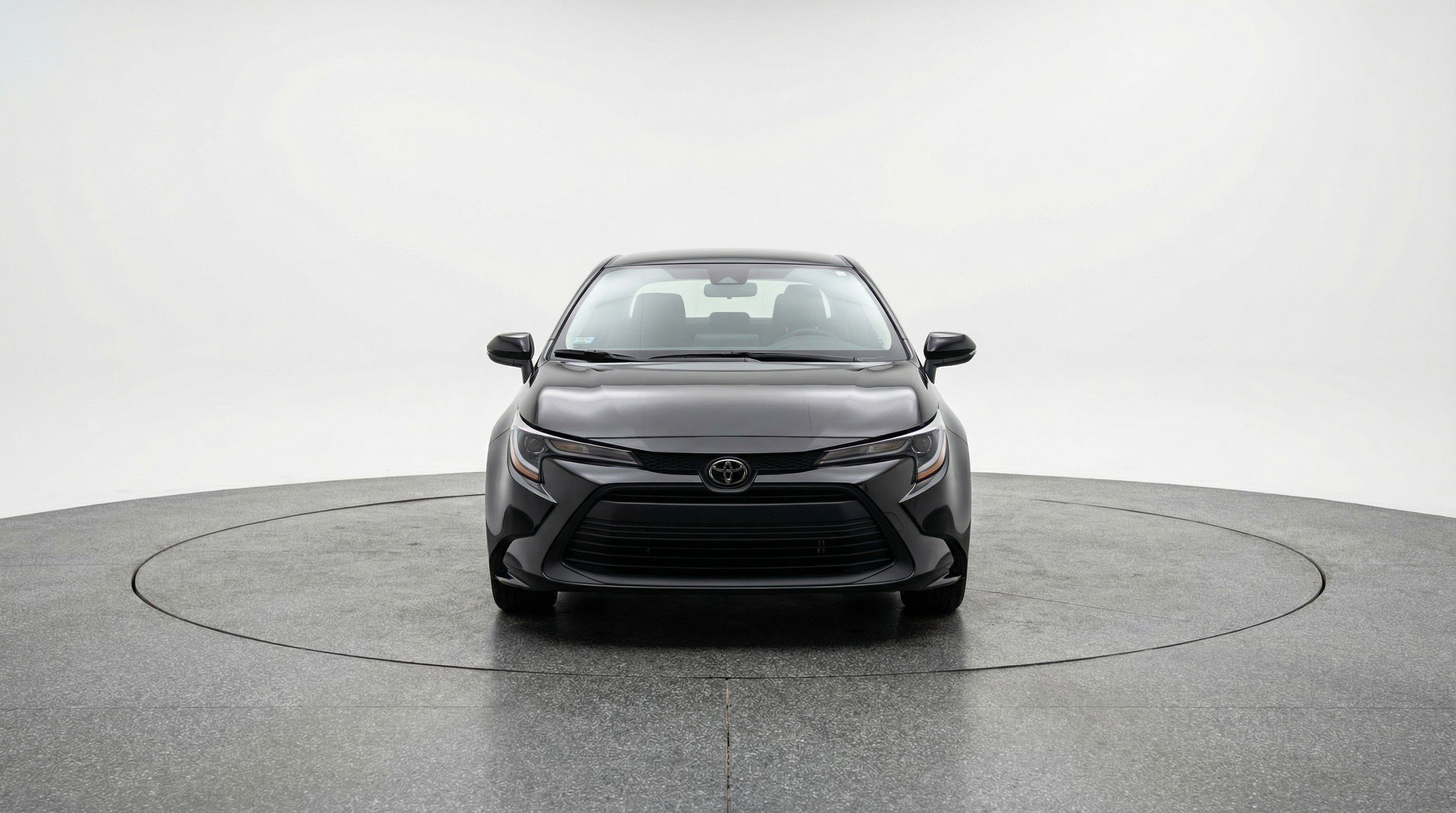 Used 2025 Toyota Corolla LE image 2