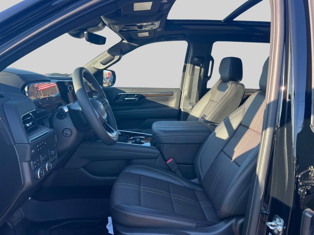 Used 2025 Chevrolet Tahoe High Country AWD/4WD image 12