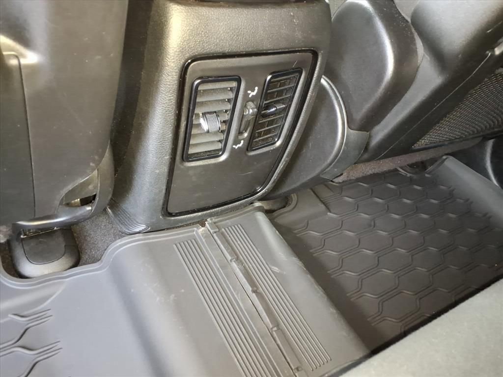 Used 2023 Dodge Durango GT image 29