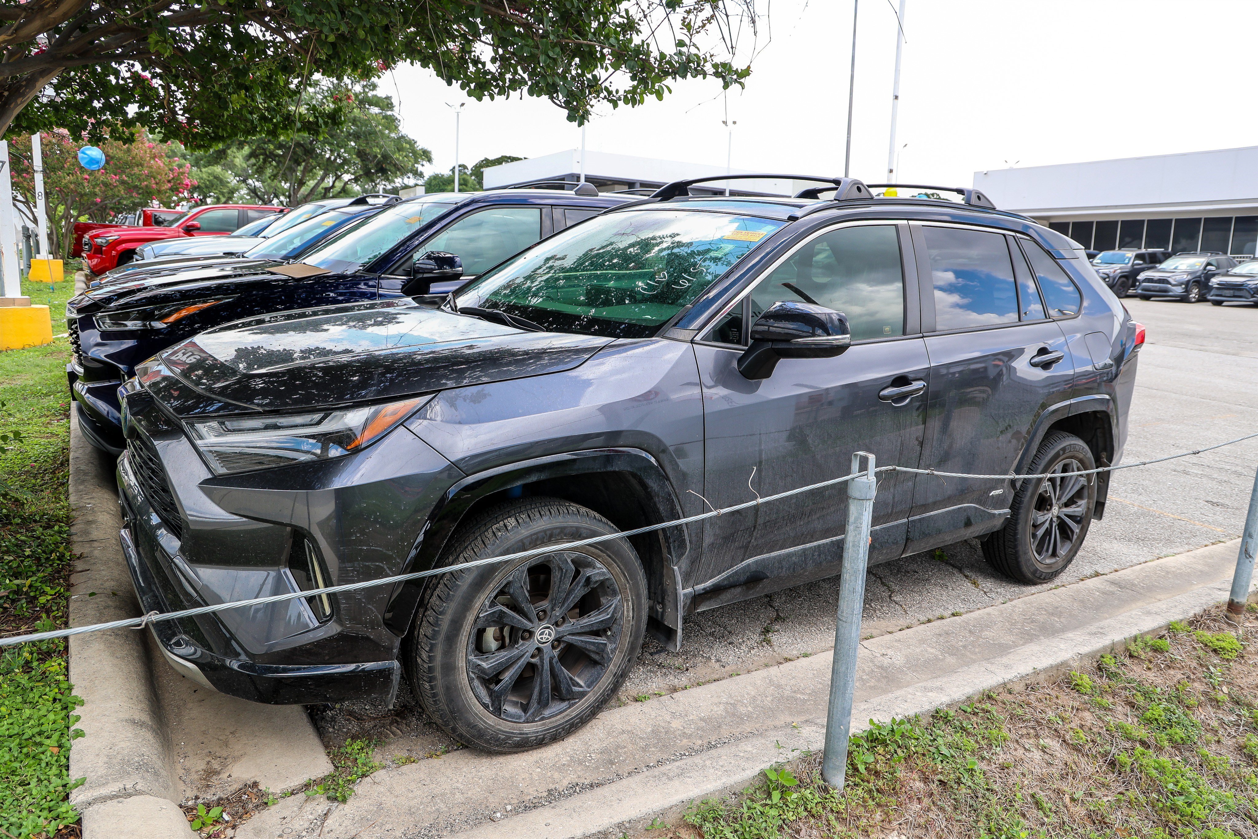 Used 2023 Toyota RAV4 XSE AWD/4WD image 3