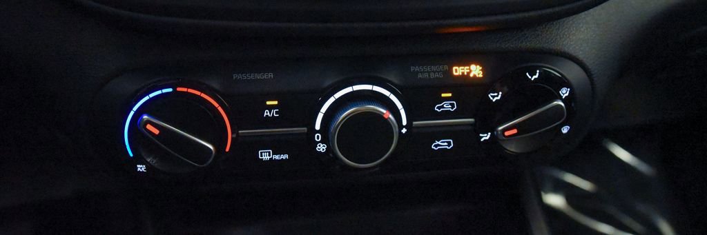 Used 2025 Kia Soul LX w/ LX Technology Package FWD image 19
