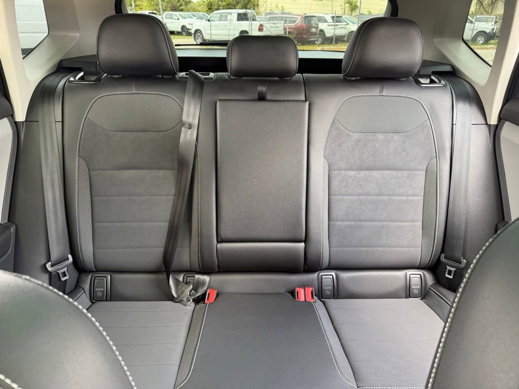 Used 2023 Volkswagen Taos SE w/ Panoramic Sunroof Package image 14