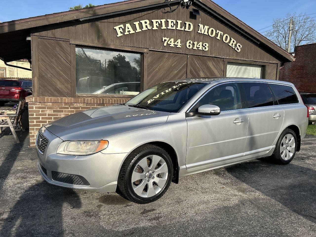 Used 2008 Volvo V70 FWD image 1