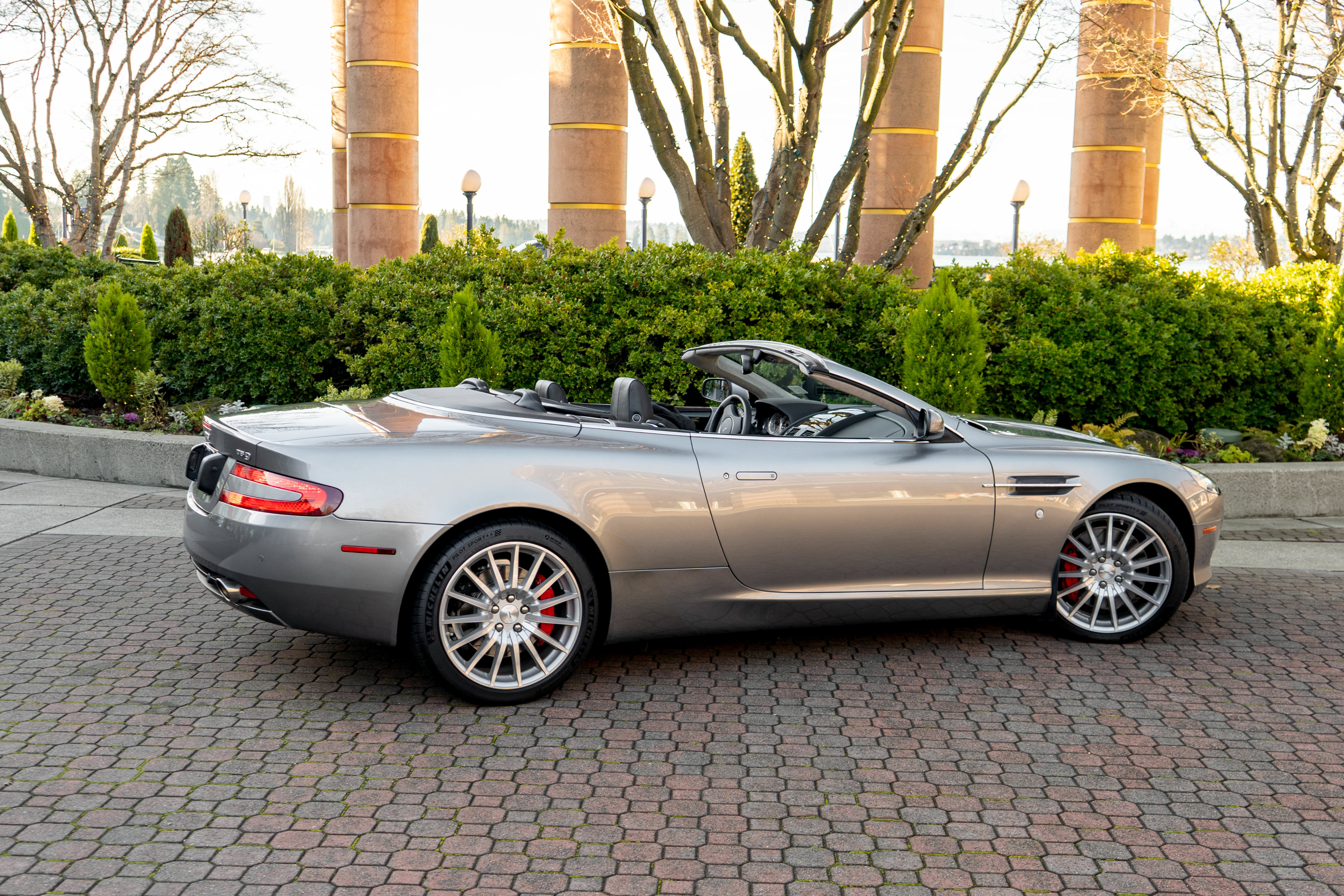 Used 2009 Aston Martin DB9 Volante RWD image 49