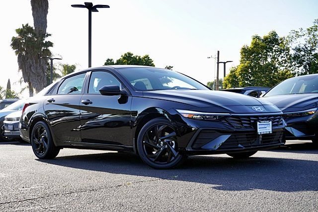 New 2026 Hyundai Elantra Sport FWD image 2