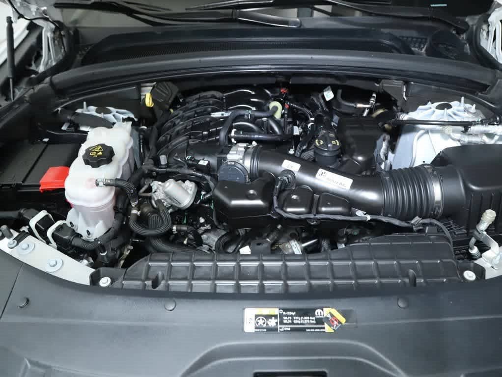 Used 2023 Jeep Grand Cherokee Laredo AWD/4WD image 36