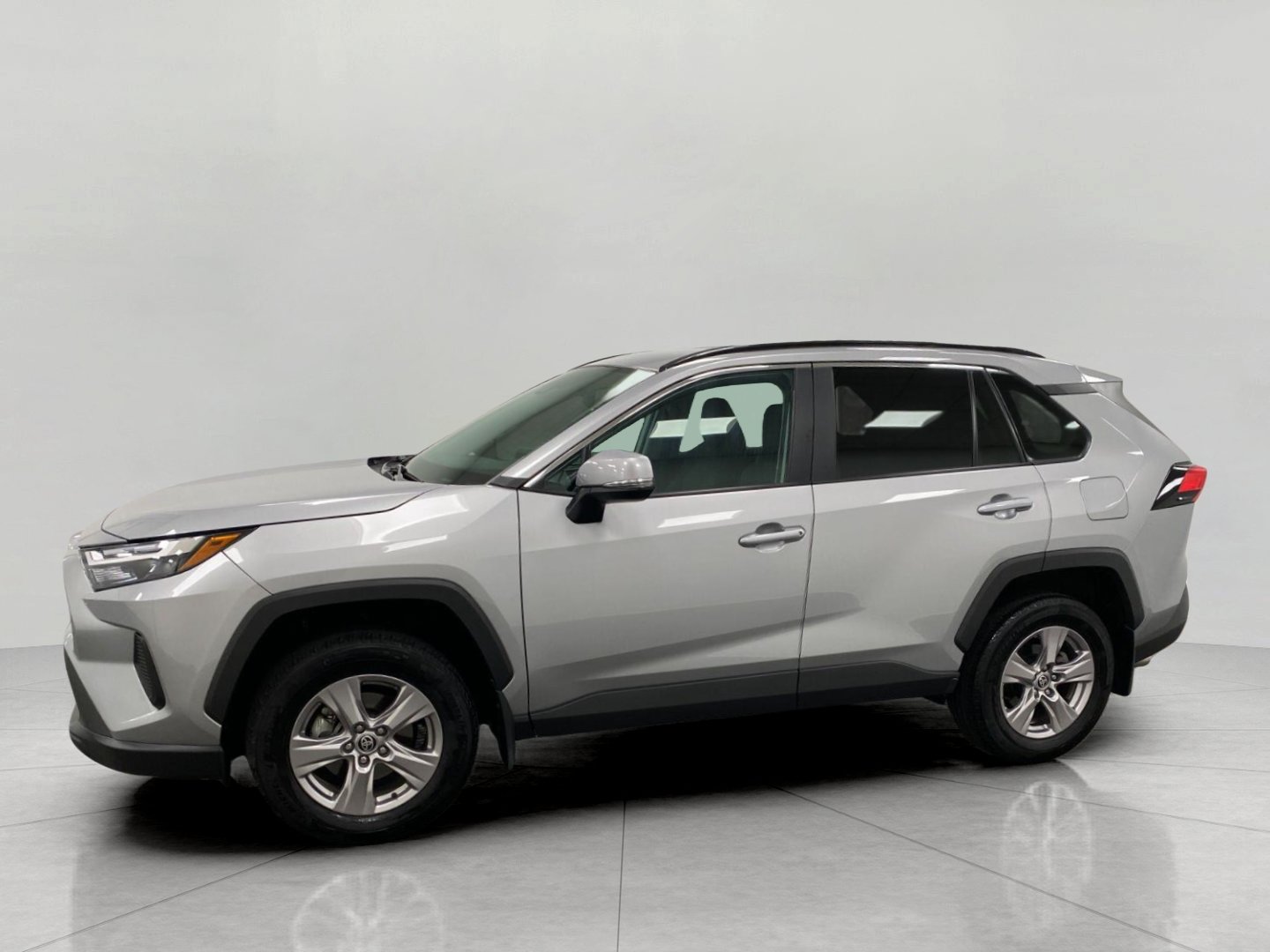 Used 2025 Toyota RAV4 XLE AWD/4WD image 8
