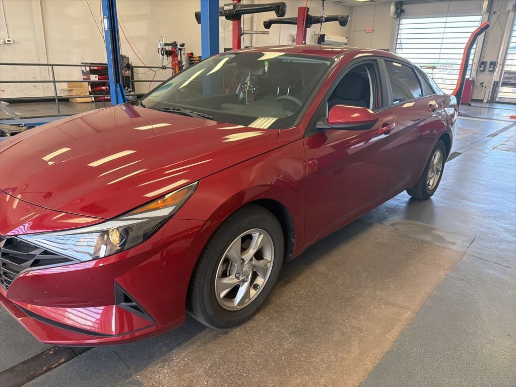Used 2023 Hyundai Elantra SE FWD image 3