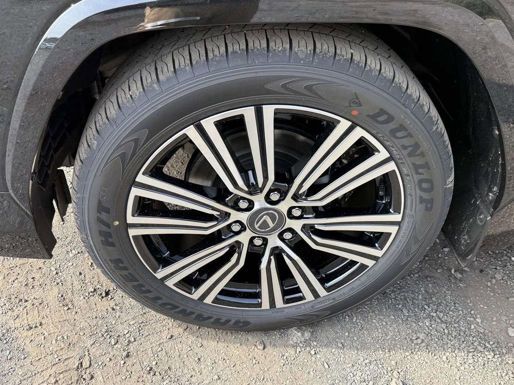 New 2025 Lexus LX 600 4WD w/ Luxury Package image 7