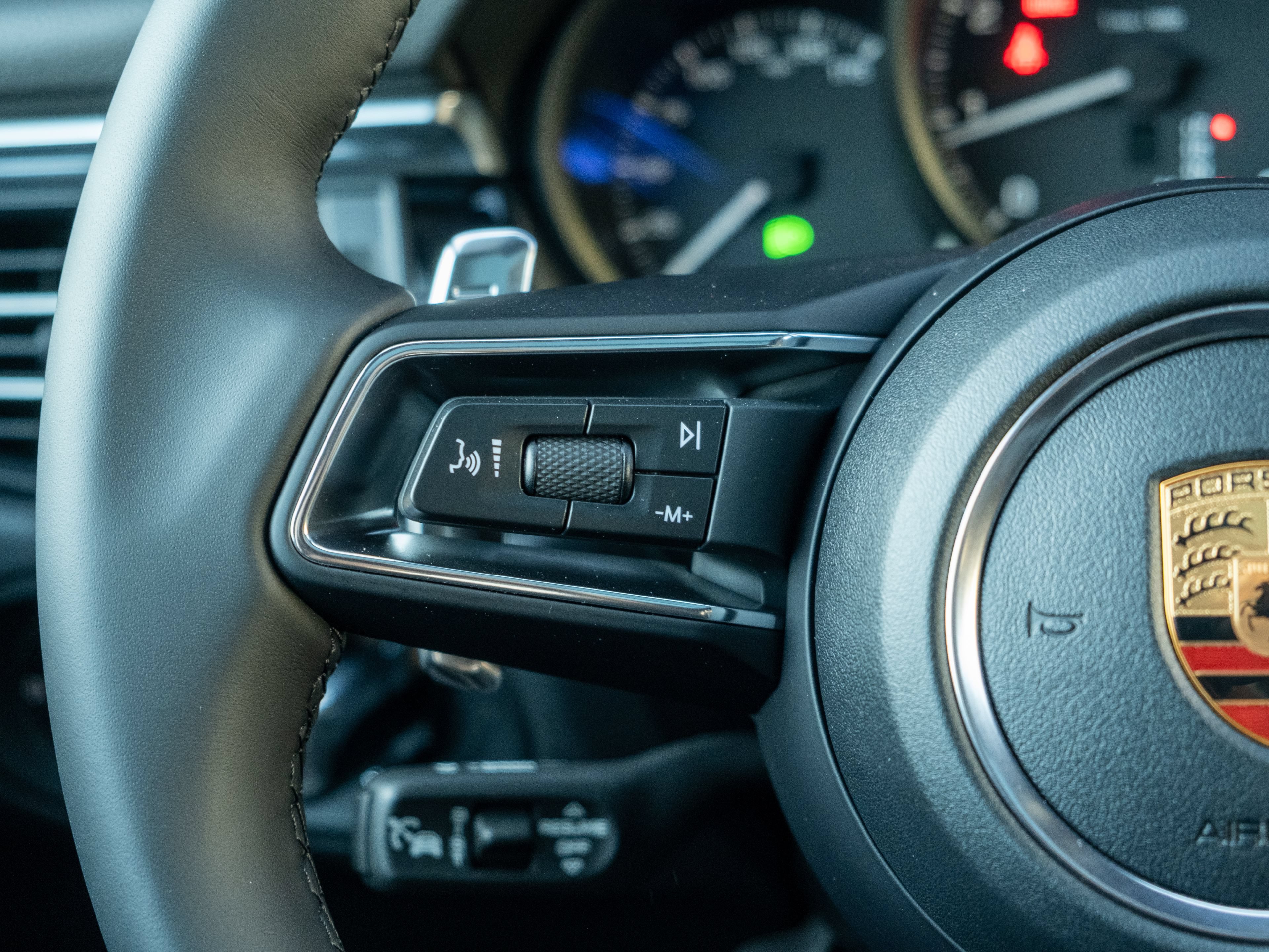 Certified 2026 Porsche Macan Turbo AWD/4WD image 24