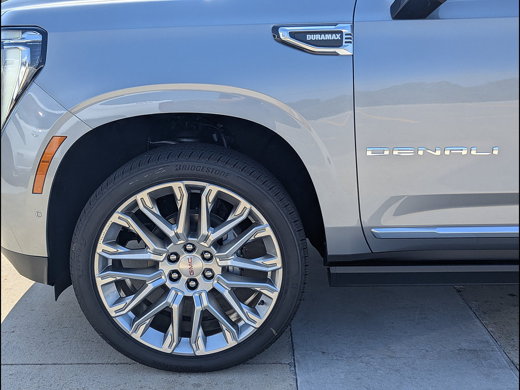 New 2026 GMC Yukon XL Denali w/ Denali Reserve Package AWD/4WD image 10