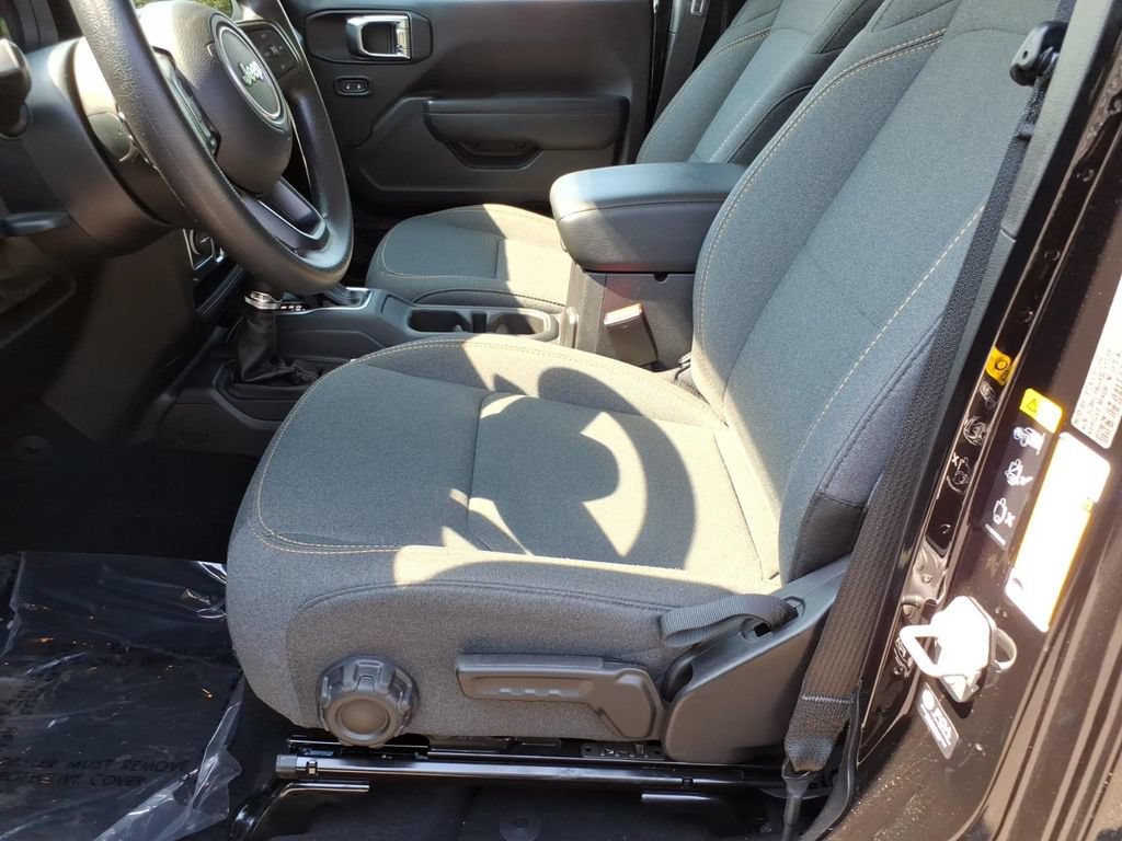 Used 2025 Jeep Gladiator Sport AWD/4WD image 13