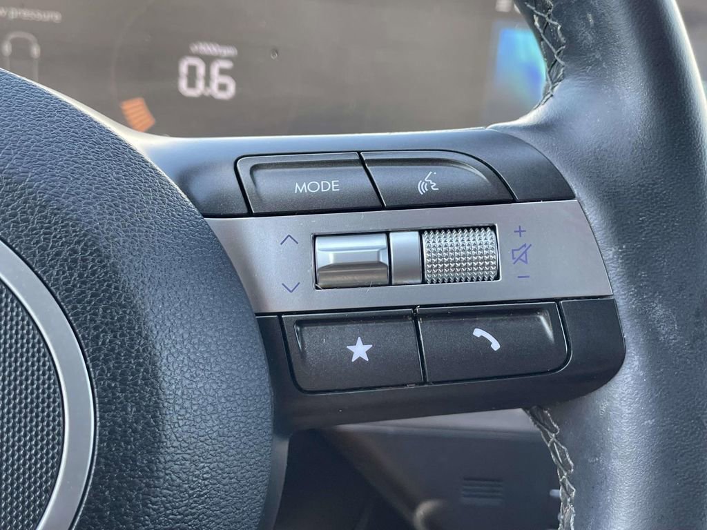 Used 2025 Hyundai Kona SEL FWD image 27