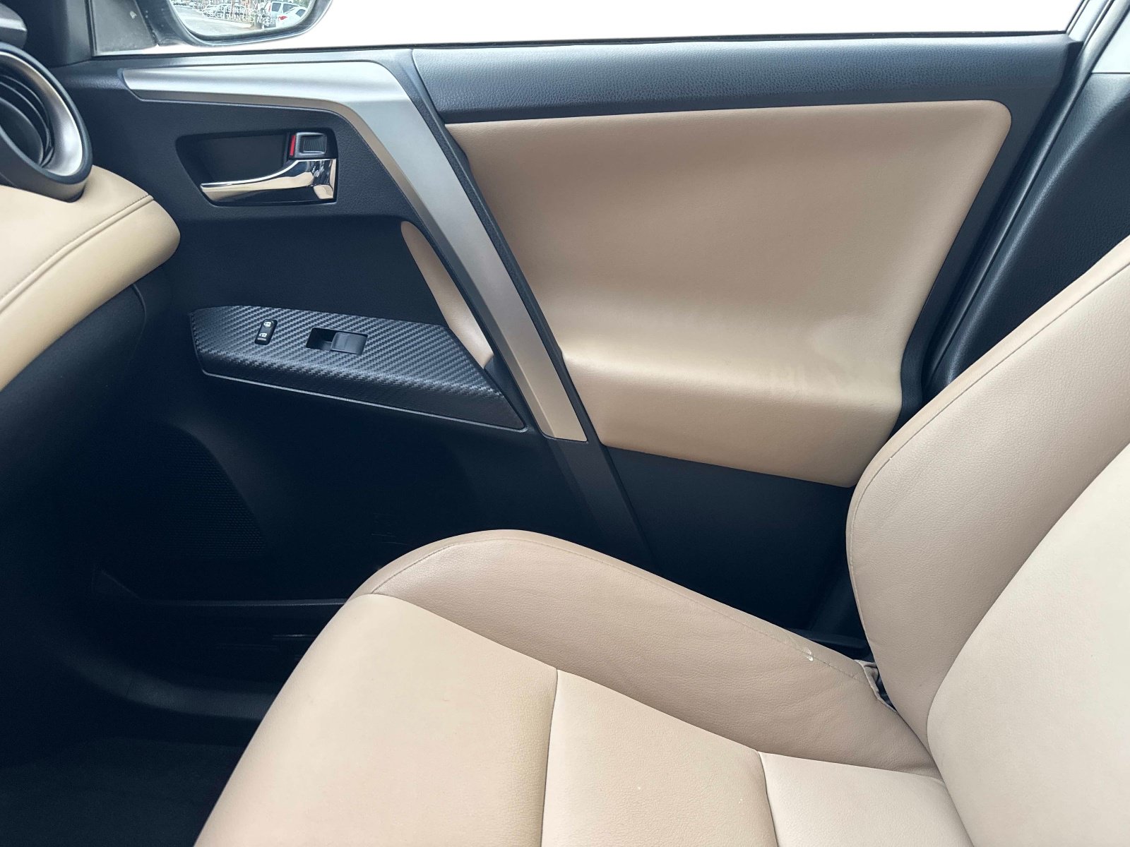 Used 2015 Toyota RAV4 Limited FWD image 24