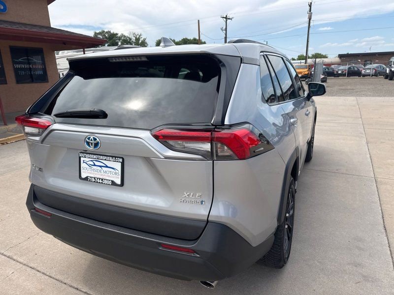 Used 2020 Toyota RAV4 XLE image 4