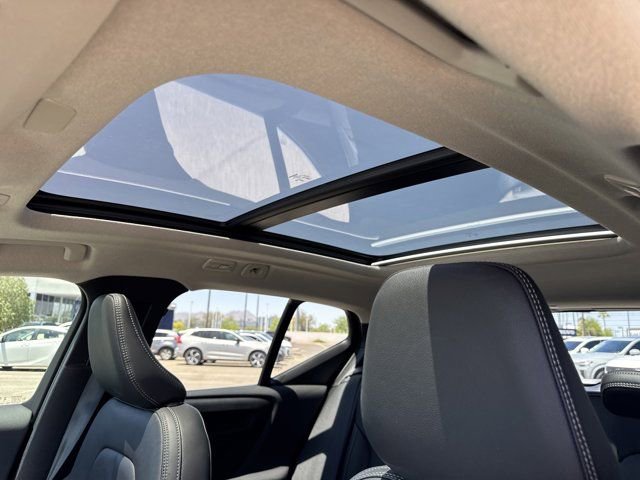 New 2025 Volvo XC40 B5 Core w/ Protection Package Premier image 17