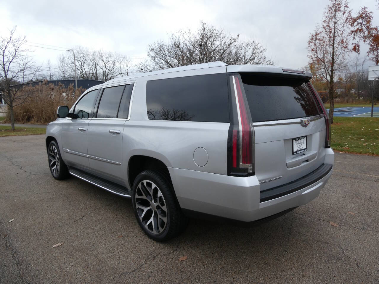 Used 2015 Cadillac Escalade ESV Luxury image 7