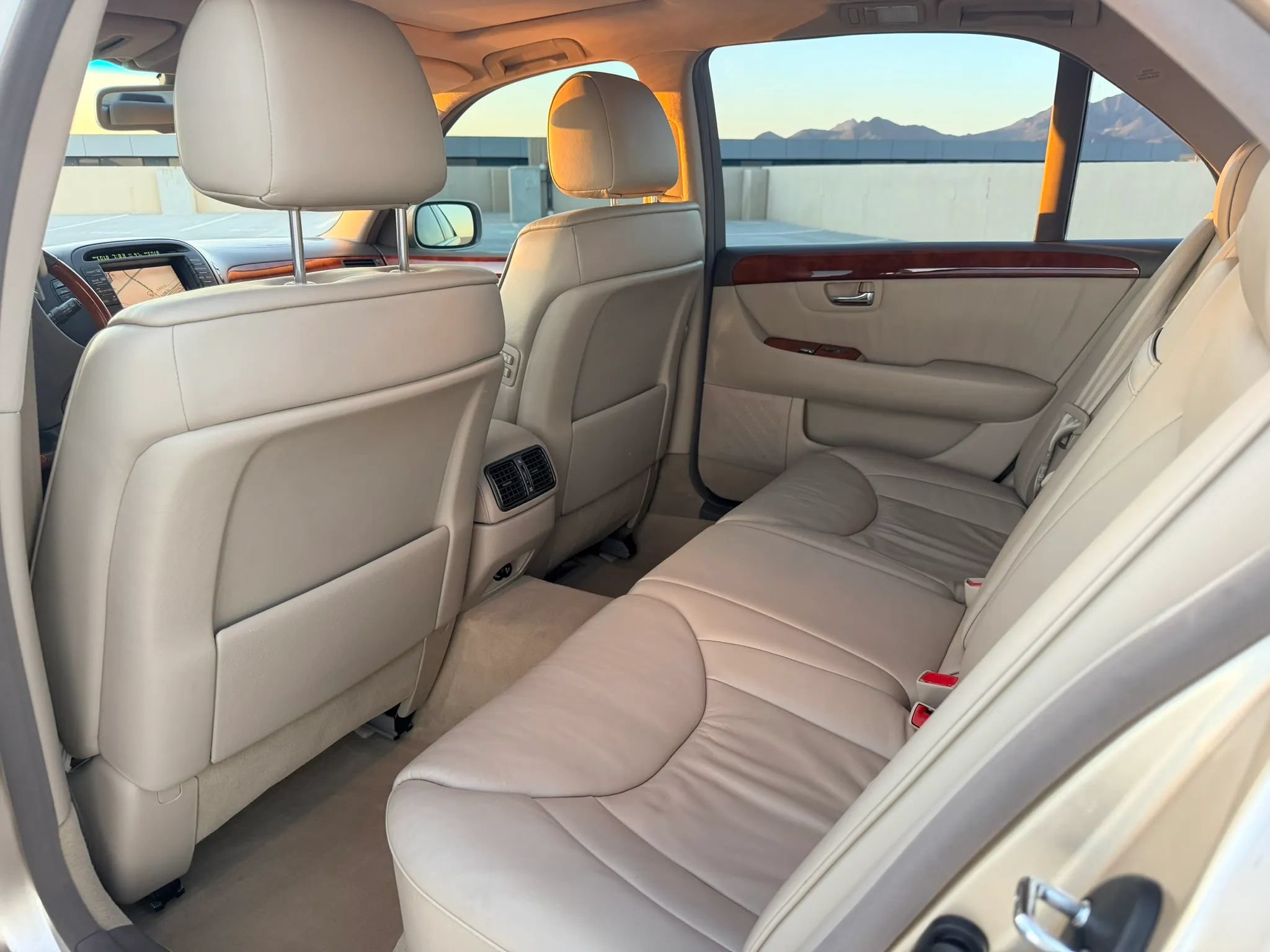 Used 2001 Lexus LS 430 RWD image 10