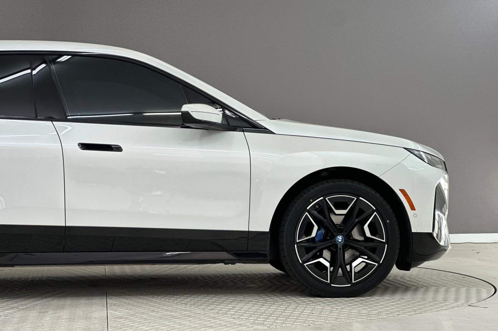 Certified 2024 BMW iX xDrive50 w/ Sport Package AWD/4WD image 36