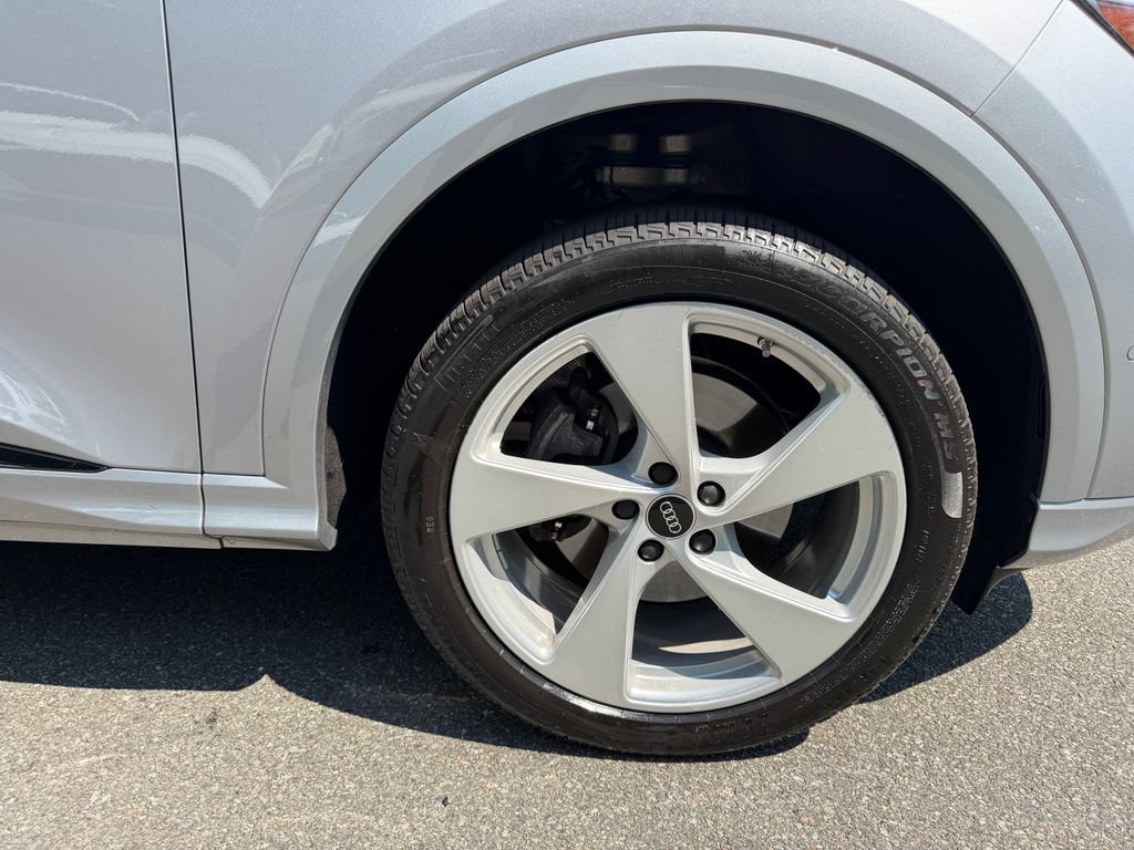 Used 2025 Audi Q5 Premium Plus w/ Premium Plus AWD/4WD image 14
