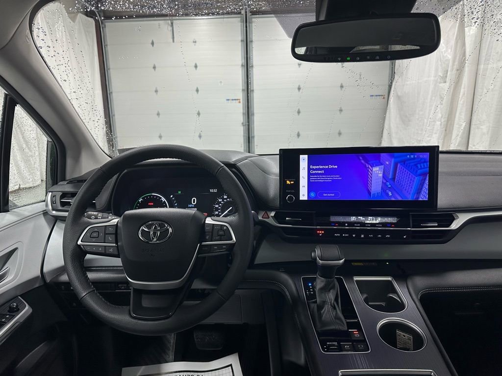 Used 2025 Toyota Sienna XLE image 16