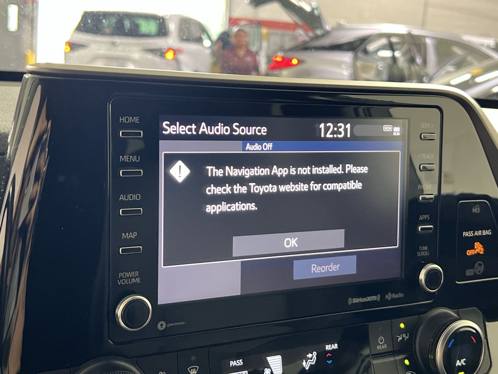 Used 2020 Toyota Highlander LE AWD/4WD image 20