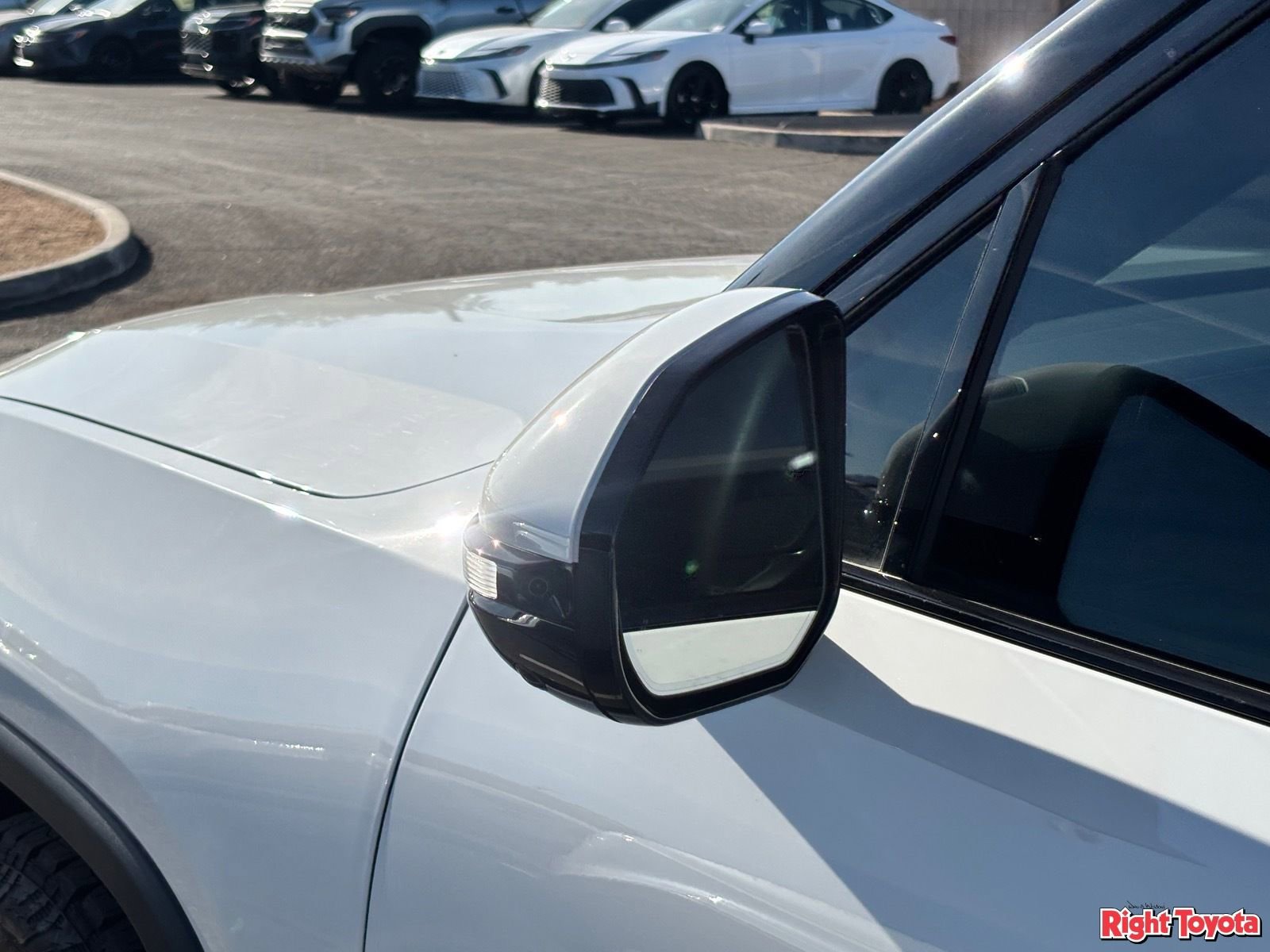 Used 2026 Rivian R1S Adventure AWD/4WD image 9
