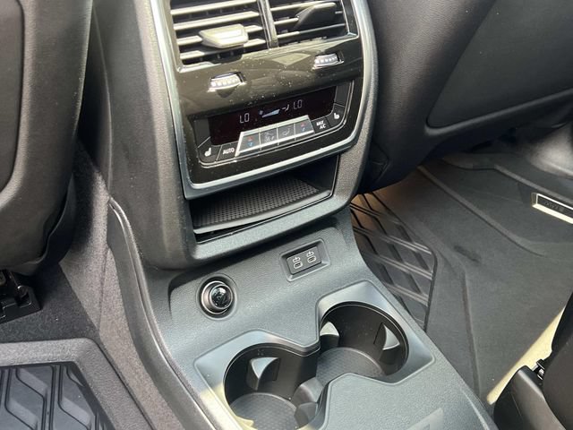 Used 2024 BMW X7 xDrive40i w/ M Sport Package AWD/4WD image 16