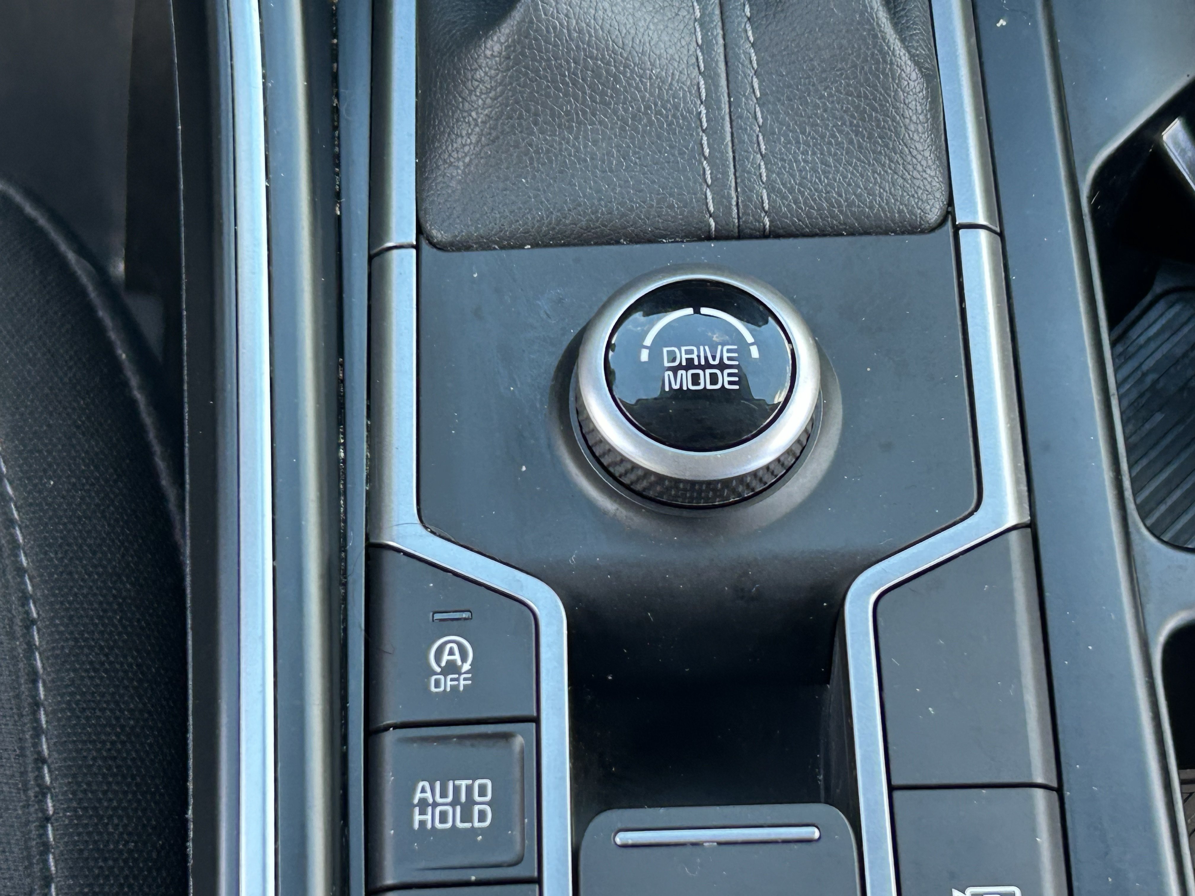 Certified 2025 Kia Sorento LX FWD image 23