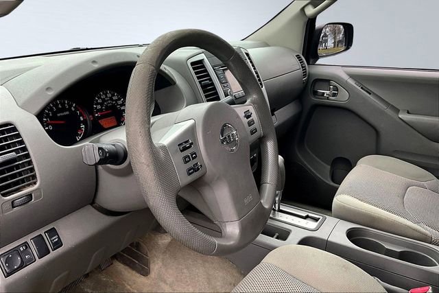 Used 2015 Nissan Frontier SV w/ SV Value Truck Package RWD image 16