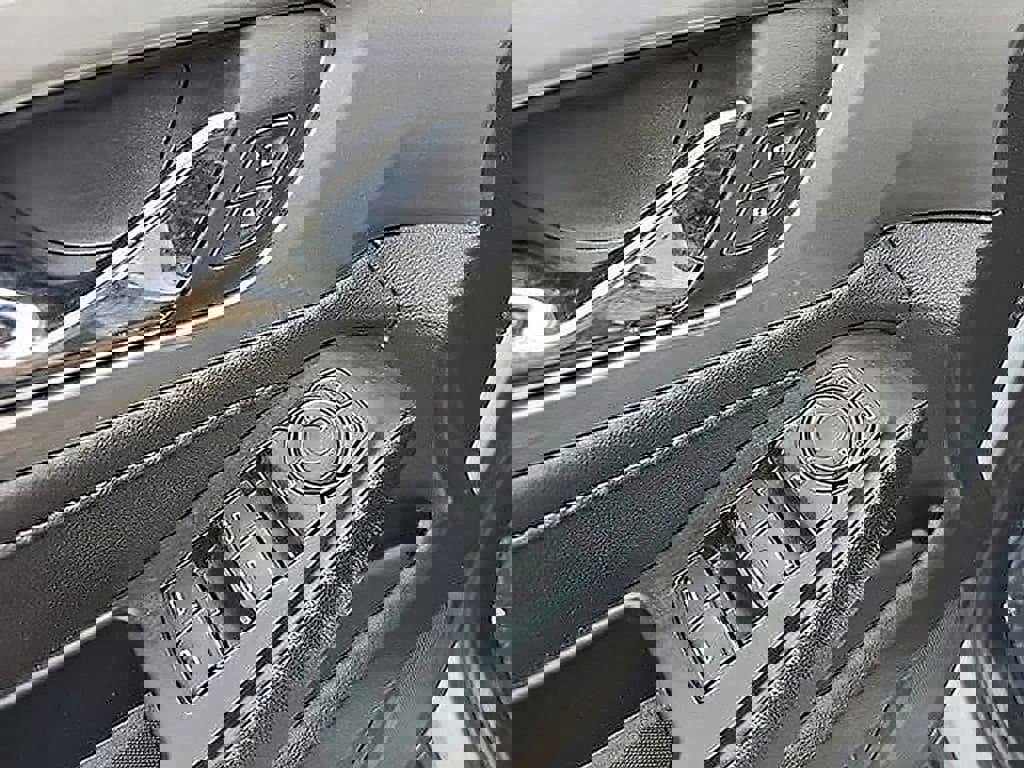 Used 2023 Chevrolet Traverse LT image 15