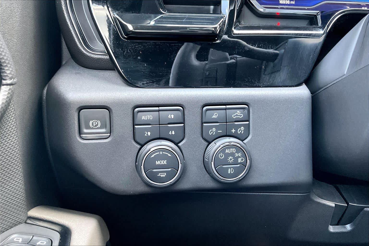 Certified 2024 Chevrolet Silverado 1500 ZR2 AWD/4WD image 33