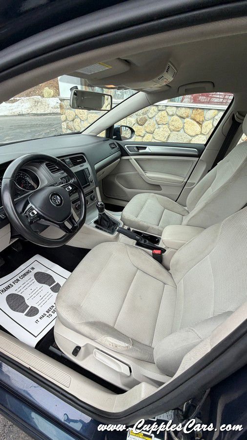 Used 2016 Volkswagen Golf S image 29