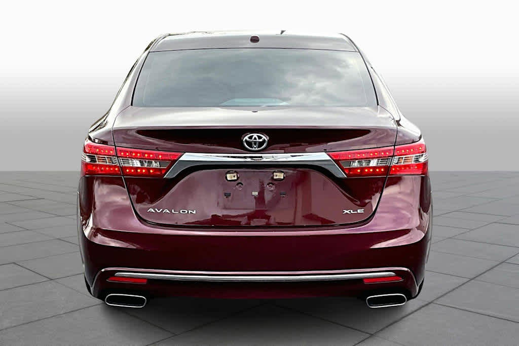 Used 2017 Toyota Avalon XLE Premium image 3