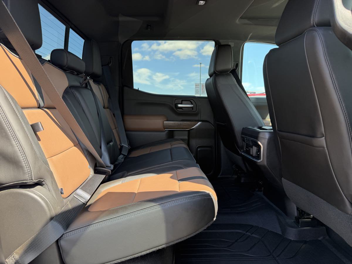 Used 2019 Chevrolet Silverado 1500 High Country w/ Technology Package AWD/4WD image 12