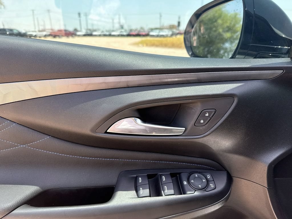 Used 2025 Buick Envista Sport Touring w/ Convenience I Package FWD image 9