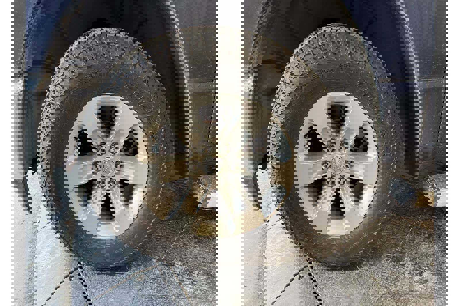 Used 2024 RAM 1500 Laramie image 3