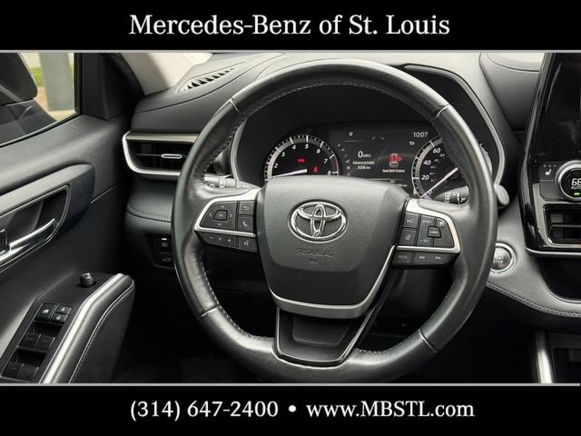 Used 2022 Toyota Highlander XLE FWD image 14