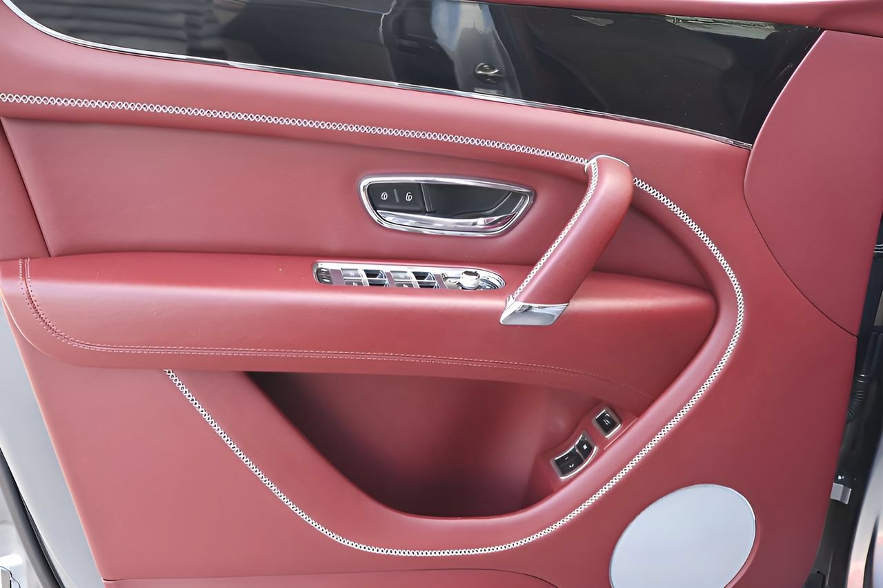 Used 2020 Bentley Bentayga AWD/4WD image 12