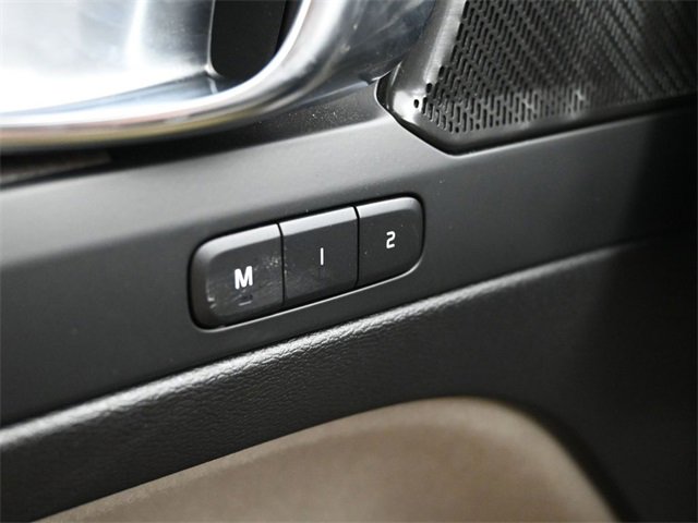 Used 2024 Volvo XC40 B5 Plus w/ Climate Package image 30