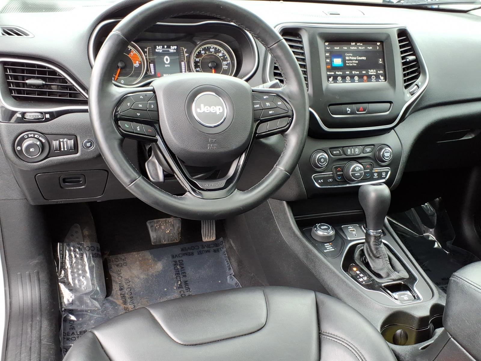 Used 2019 Jeep Cherokee Latitude Plus AWD/4WD image 11