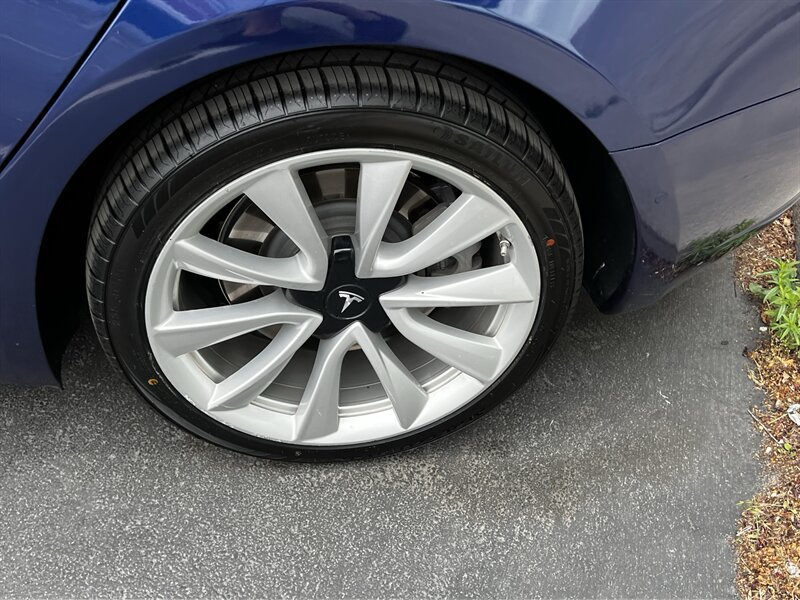 Used 2018 Tesla Model 3 Long Range RWD image 14