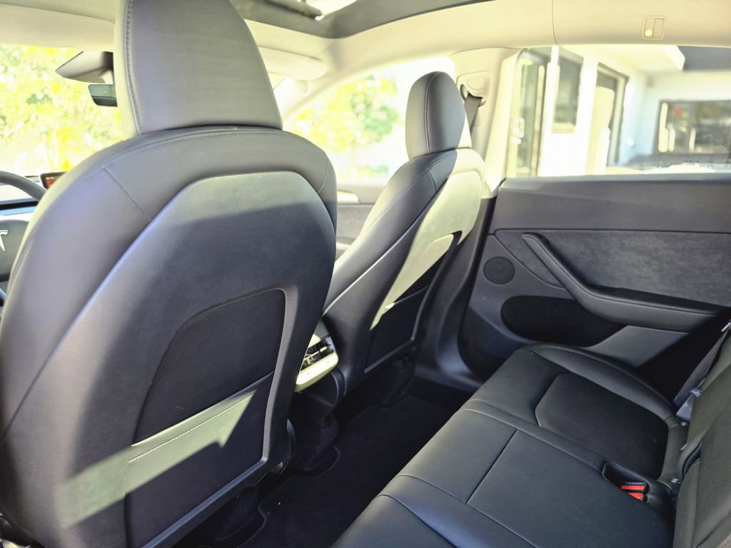 Used 2025 Tesla Model Y Long Range image 12