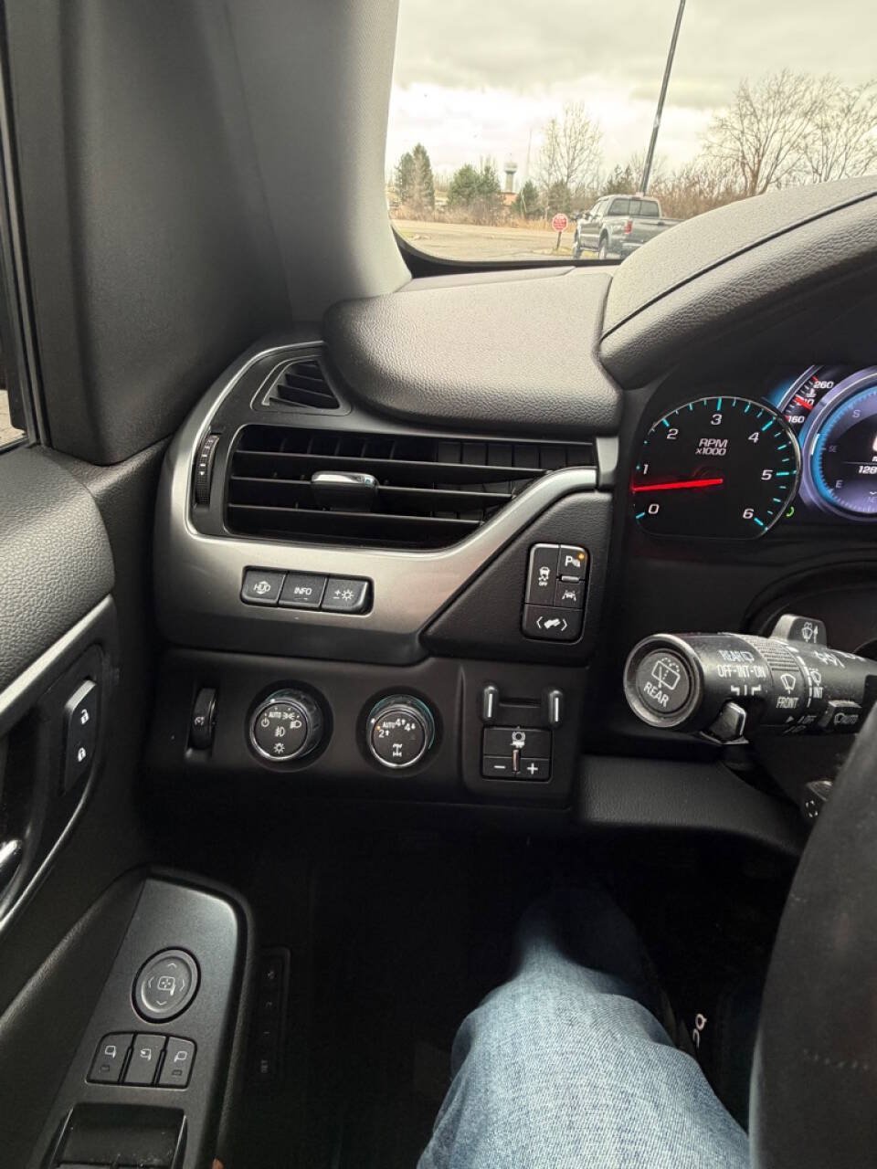 Used 2018 Chevrolet Tahoe Premier AWD/4WD image 22