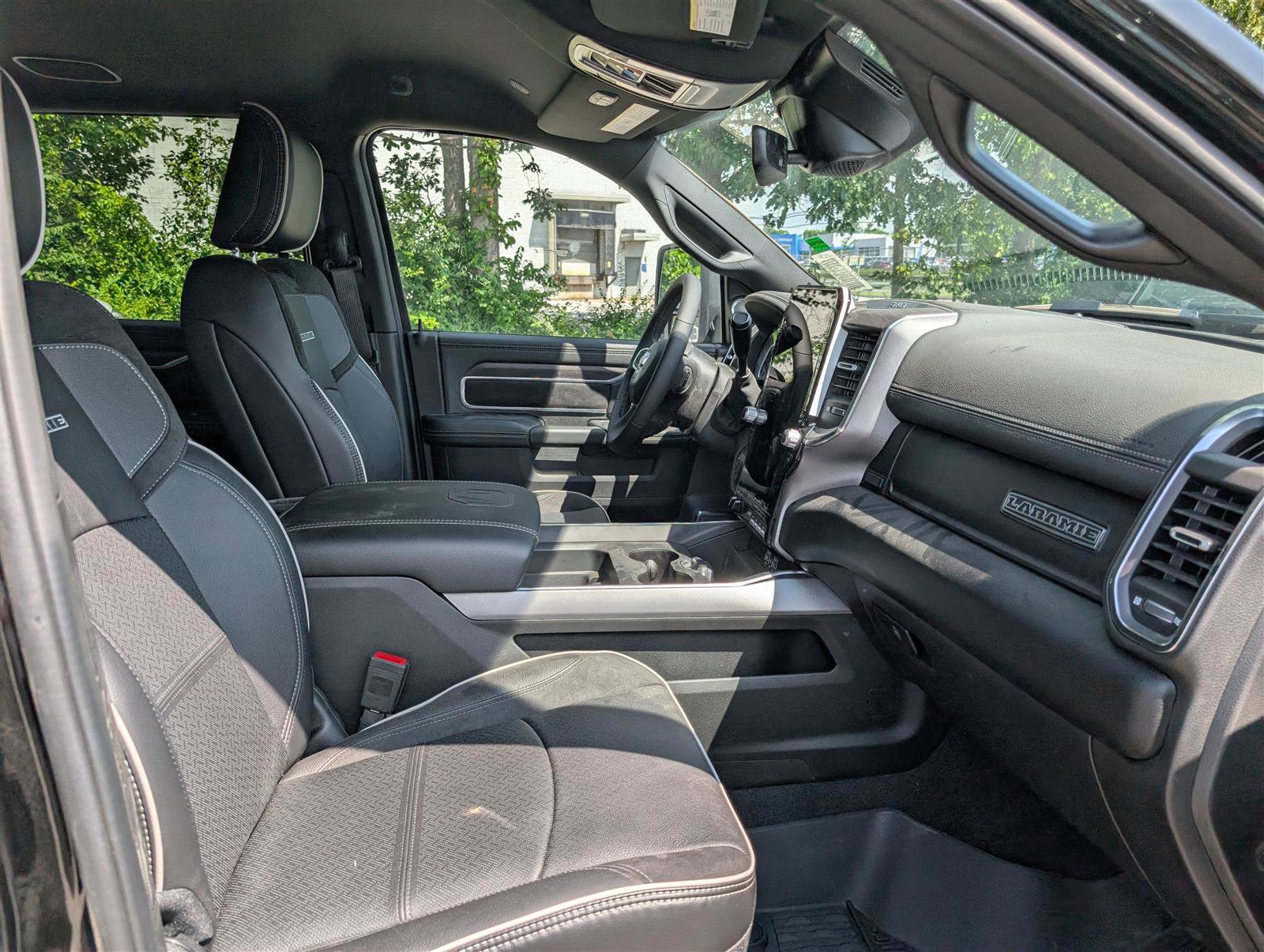New 2025 RAM 2500 Laramie AWD/4WD image 6