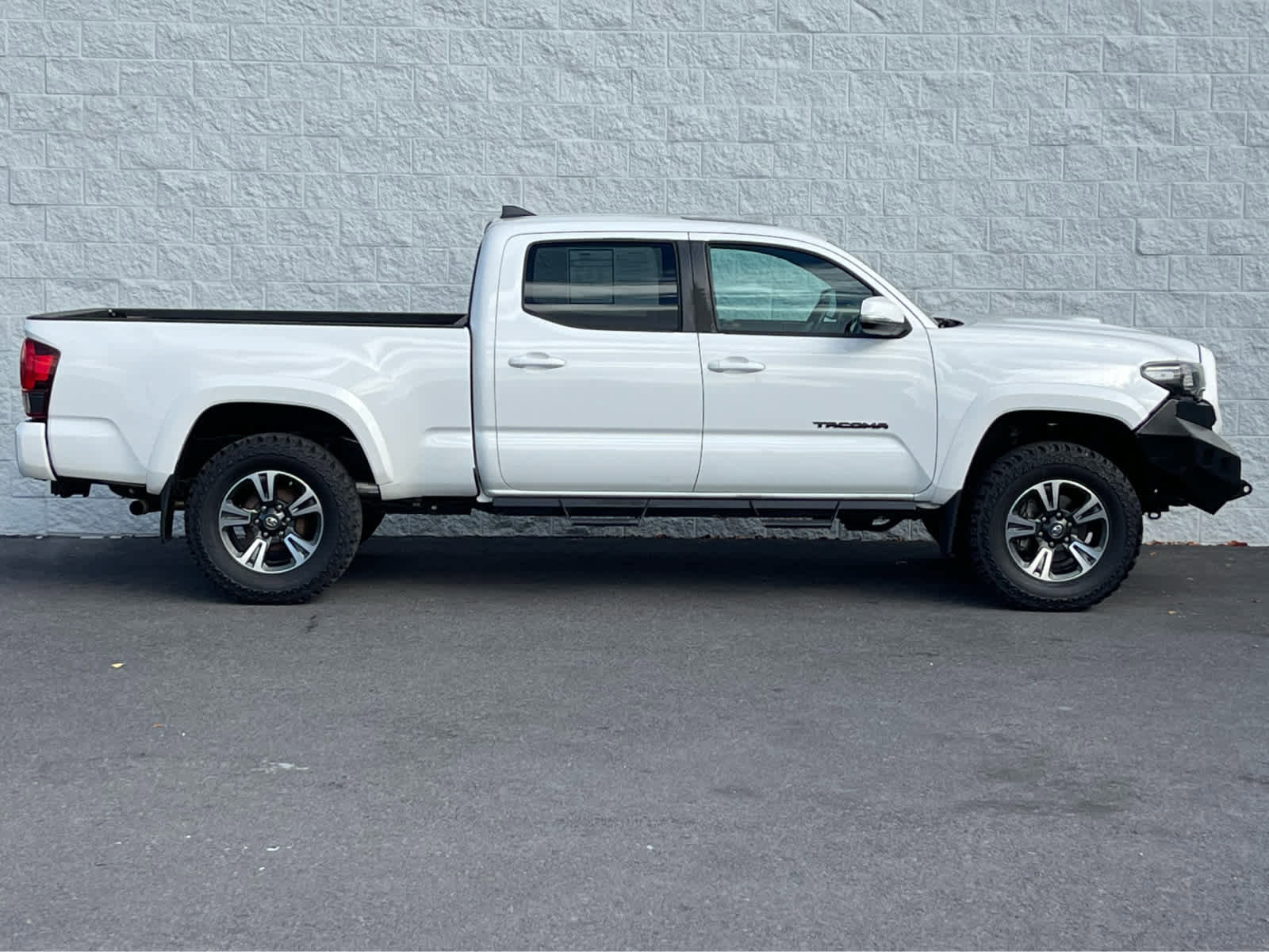Used 2019 Toyota Tacoma TRD Sport image 5